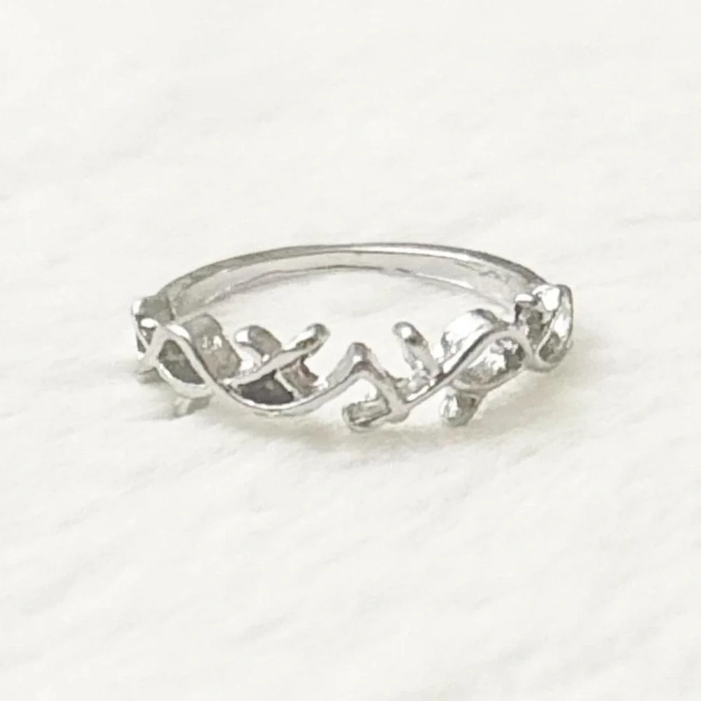 5/$15 🩷 MUST BUNDLE Delicate Vine Wrap Ring in Silver